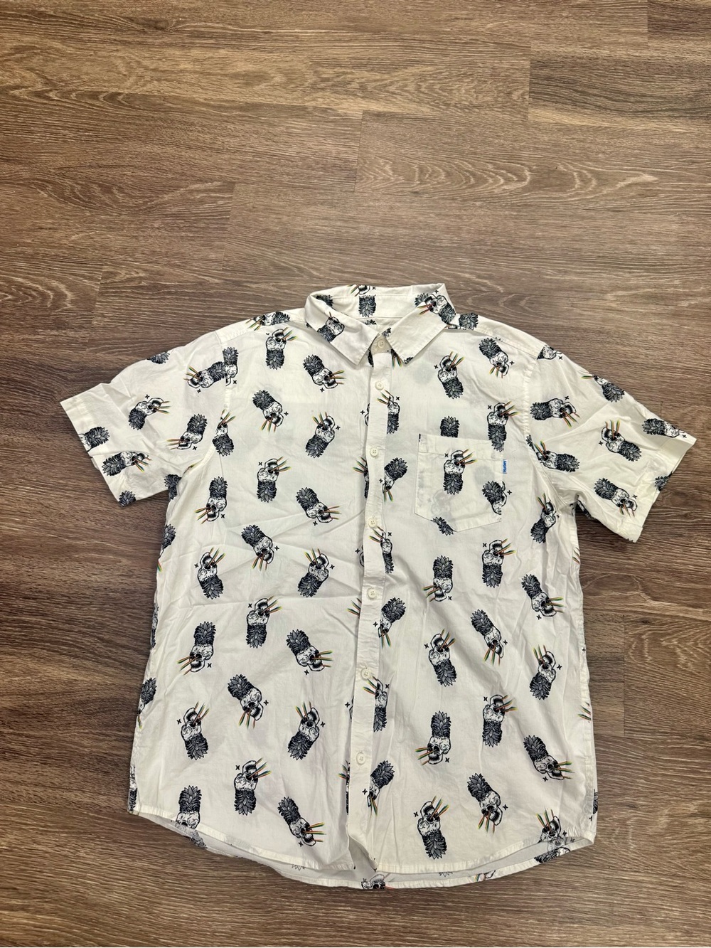 Hurley Men’s L Pineapple Skull Rainbow Laser Stretch Button Down Shirt